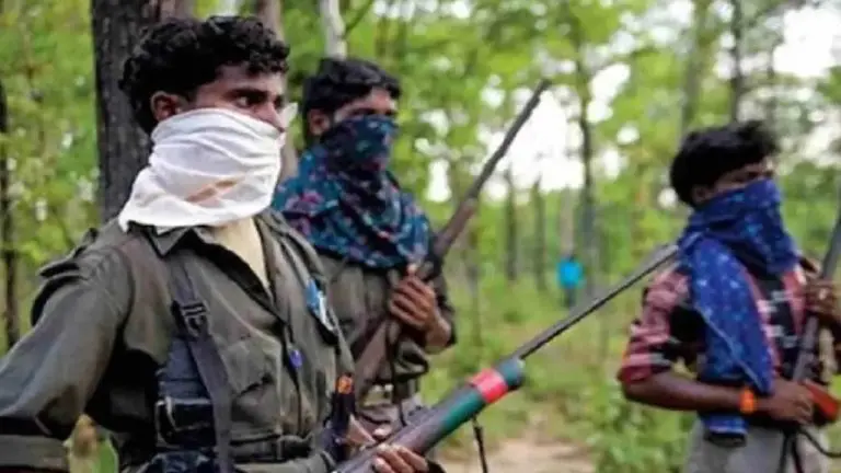 11-naxalites-surrender-before-gondia-police-with-weapons-and-ammunition