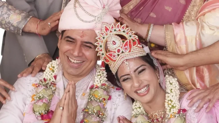 ashlesha-sawant-tied-the-knot-with-sandeep-baswana-in-vrindavan-temple-they-lived-in-a-live-in-relationship-for-23-years-now-got-married-at-the-age-of-41