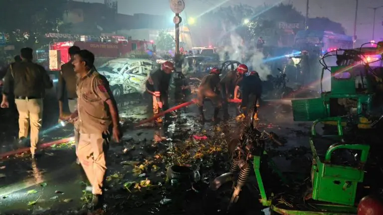 multiple-casualties-have-been-brought-to-the-lnjp-hospital-due-to-the-blast-near-gate-no-1-of-red-fort-metro-station