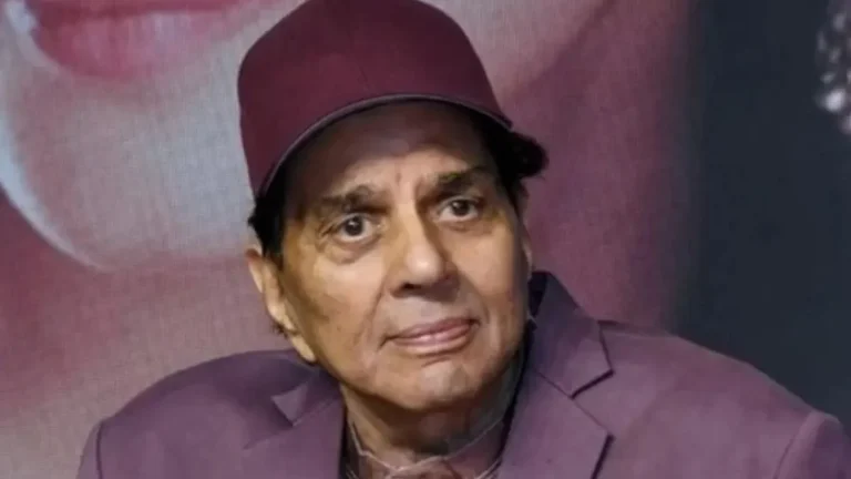 dharmendra-discharged-from-hospital-after-48-hours-returns-home-with-family