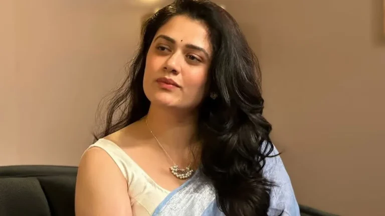 after-national-crush-girija-oak-obscene-photos-went-viral-obscene-messages-came-to-her