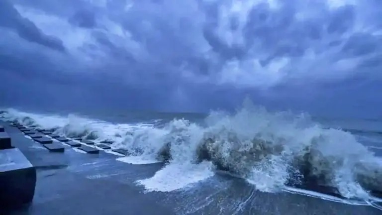 cyclone-alert-low-pressure-area-turns-into-a-cyclone-in-bay-of-bengal-high-alert-for-heavy-rains