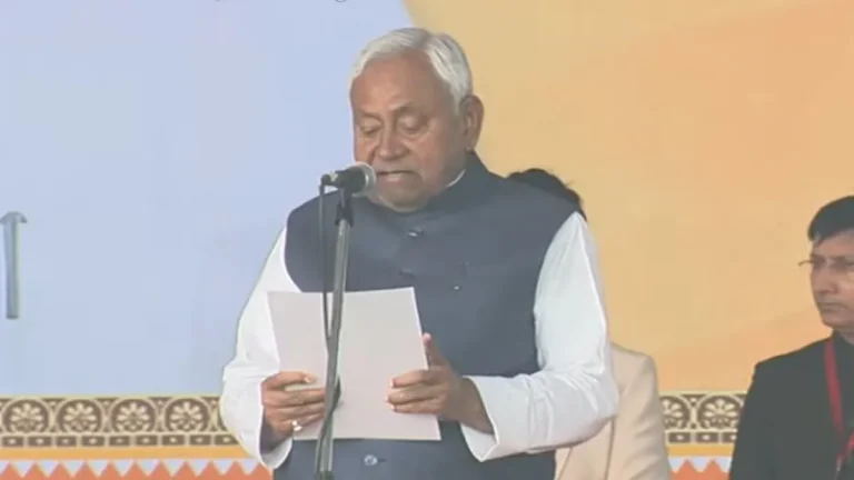 nitish-kumar-oath-ceremony-nitish-kumar-takes-oath-as-chief-minister-for-the-tenth-time-modi-shah-present-on-the-platform