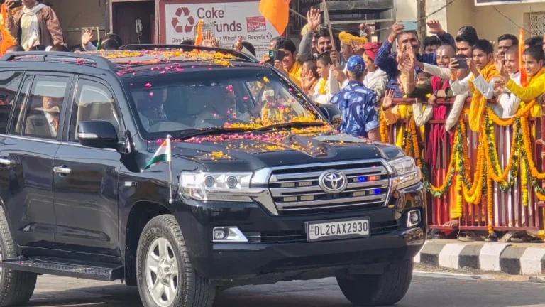 ram-mandir-flag-hoisting-prime-minister-narendra-modi-reaches-ayodhya-will-hoist-the-flag-on-the-top-of-the-ram-temple-shortly