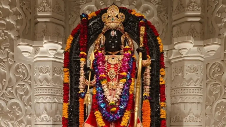 on-the-day-of-flag-hoisting-ram-lalla-will-wear-a-gold-encrusted-pitambara-and-a-pashmina-shawl