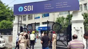 Pune News: पुण्यात SBI बँकेत कोट्यवधी रुपयांचा घोटाळा; BMW, मर्सिडीज, लँड रोव्हर कार कर्जावर घेतल्या अन्… 