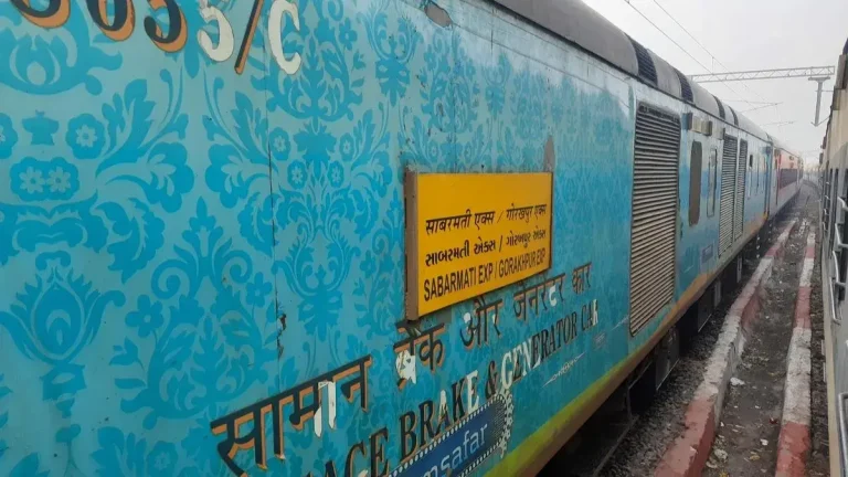 army-jawan-stabbed-to-death-on-sabarmati-express-train-attendants-accused