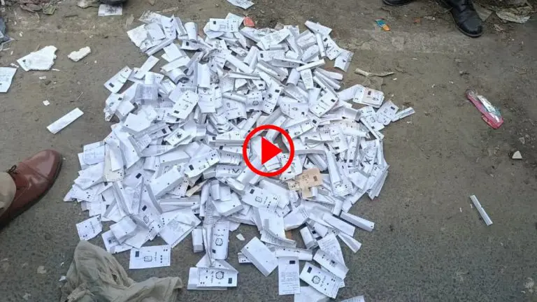 video-vvpat-slips-found-thrown-on-the-road-in-samastipur-at-bihar-election-2025