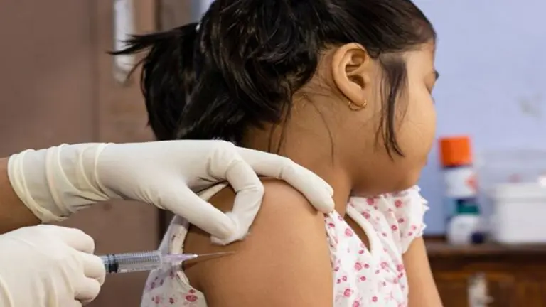 world-immunization-day-2025-which-vaccines-are-required-for-children-of-what-age-see-the-complete-list