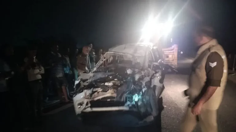 barabanki-road-accident-car-truck-collision-8-kills-6-of-one-family