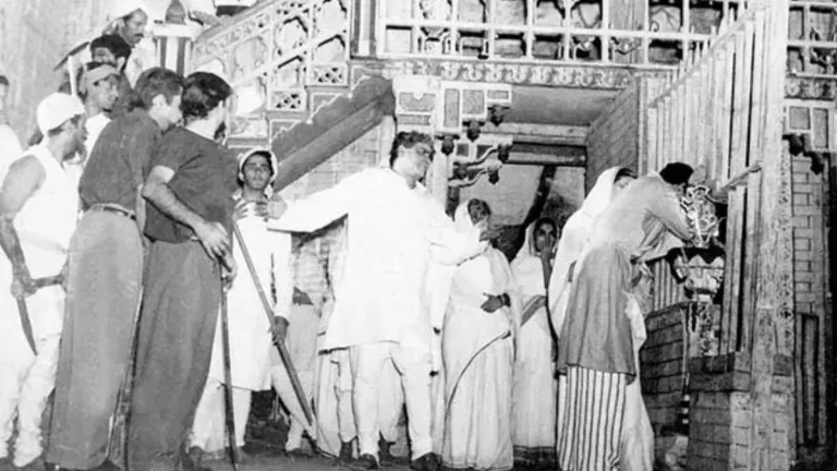 prithviraj-kapoor-has-acted-in-100-films-once-cycled-to-the-studio-but-now-his-family-rules-the-film-industry