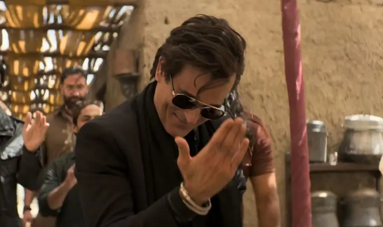 bollywood-special-dhurandhar-akshay-khanna-likes-solitude-who-is-a-foodie-a-book-changed-his-life-does-not-like-fame