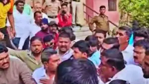 Sangli News: आष्टात ईव्हीएम स्ट्रॉंग रूमसमोर मविआचे ठिय्या आंदोलन, सुरक्षा यंत्रणा नसल्याचा आरोप