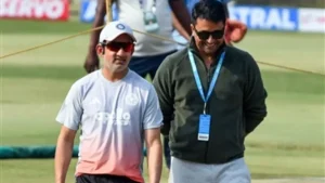टीम इंडियाचा मुख्य प्रशिक्षक गौतम गंभीर आणि वरिष्ठ खेळाडूंमध्ये संघर्ष, वन-डे संघातील ड्रेसिंग रुममधील वातावरण बनतंय खराब 