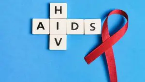 World AIDS Day 2025: HIV एड्स मध्ये कधी बदलतो आणि वेळेवर उपचार का आहे महत्त्वाचे, डॉक्टरांनी केले स्पष्ट