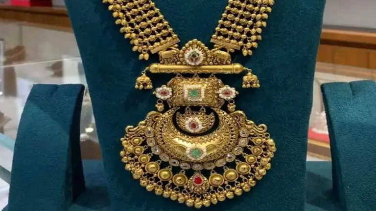 the-story-of-jewelry-the-queen-necklace-a-symbol-of-royalty-for-centuries-it-was-a-favorite-of-mughal-queens