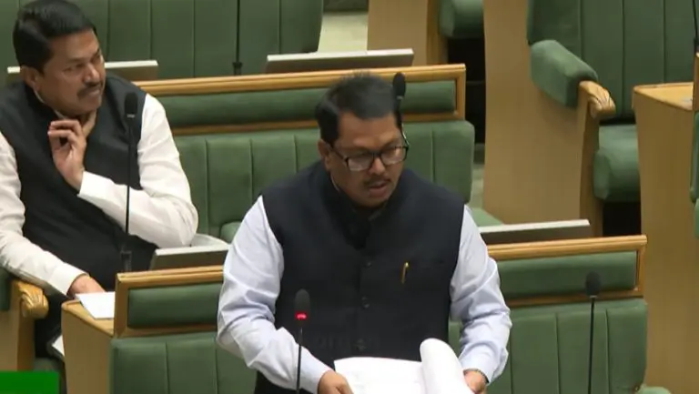 why-was-rohit-aryas-encounter-congress-leader-vijay-wadettiwar-questions-in-winter-session-2025