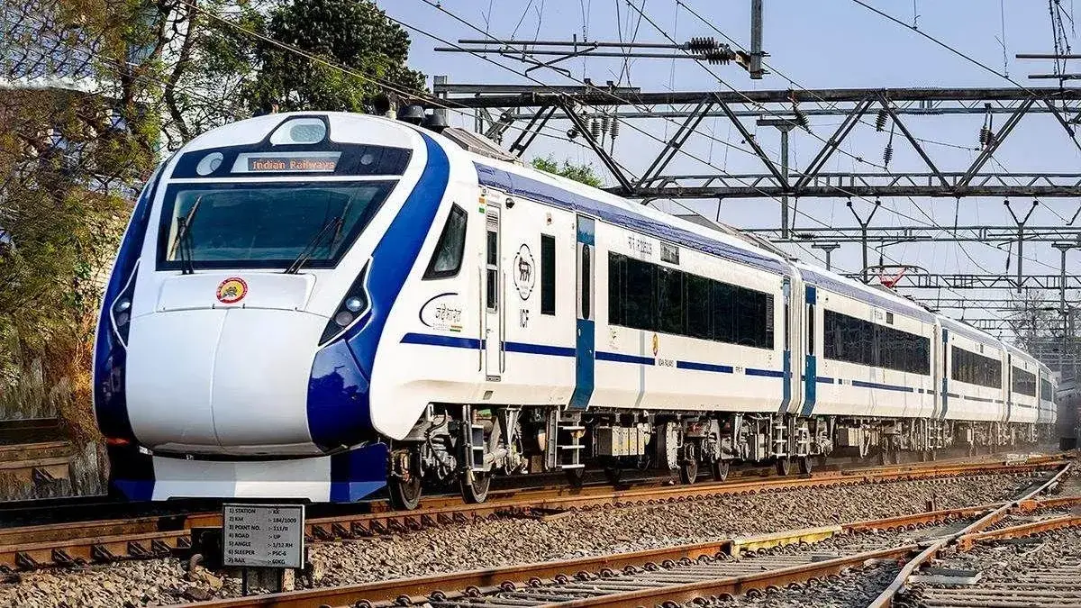 Pune-Ajni Vande Bharat Express: पुणे-अजनी वंदे भारत ठरली सुपरहिट; दीड लाख प्रवाशांचा विश्वास, अतिरिक्त कोचची मागणी