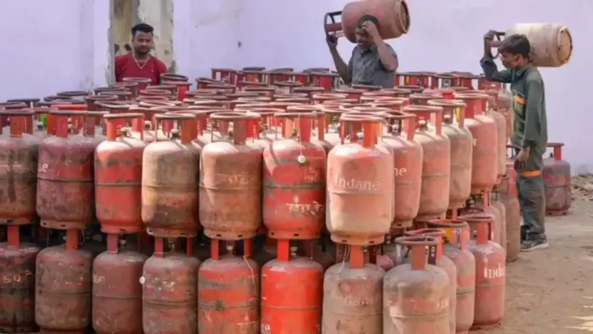 Gas Cylinder Shortage: धाराशिवमध्ये गॅस टंचाईने गोंधळ; एजन्सीबाहेर नागरिकांचा संताप उसळला