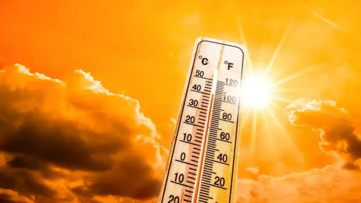 महाराष्ट्रात October Heat चा तडाखा! मुंबईसह कोकणात उष्ण-दमट हवामान; IMD कडून यलो अलर्ट