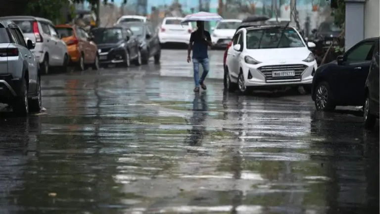 mumbai-weather-update-mumbai-rains-continuous-rainfall-in-city-normal-life-disrupted-due-to-waterlogging-in-low-lying-areas