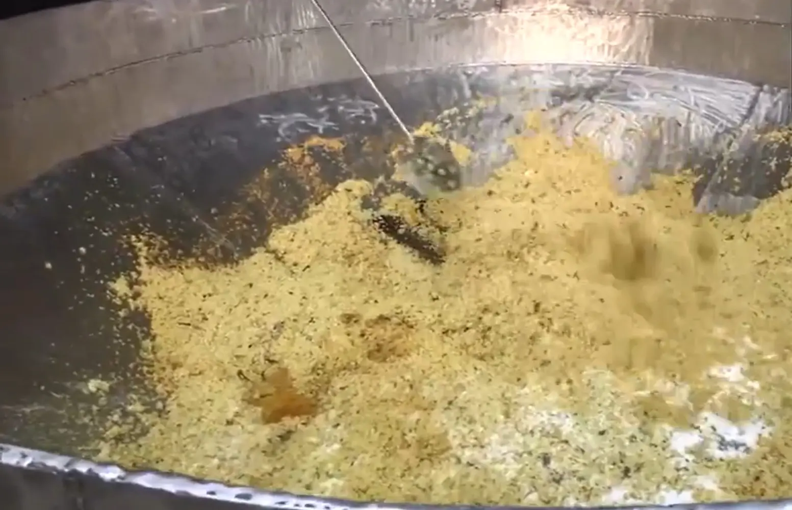World Poha Day: जागतिक पोहे दिवसानिमित्त नागपुरात विष्णू मनोहर यांनी बनवले 3,000 किलो तर्री पोहे