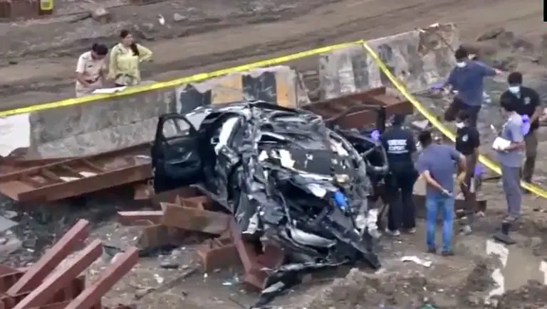 coastal-road-accident-horrific-accident-involving-a-speeding-bmw-on-mumbais-coastal-road-3-dead