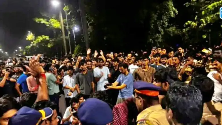iit-bombay-b-tech-student-commits-suicide-in-hostel-after-being-caught-using-ai-during-an-exam-students-protest