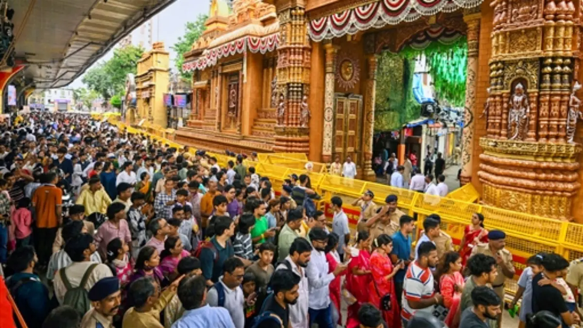Mumbai Ganeshotsav: लालबागमध्ये गणेशभक्तांची गर्दी वाढली; स्टॉल आणि अतिक्रमणांमुळे भाविक त्रस्त