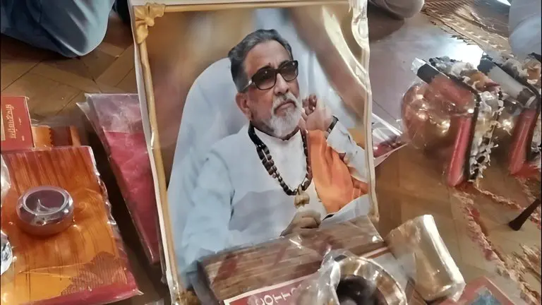 smita-thackeray-performs-pind-daan-for-balasaheb-thackeray-in-gaya