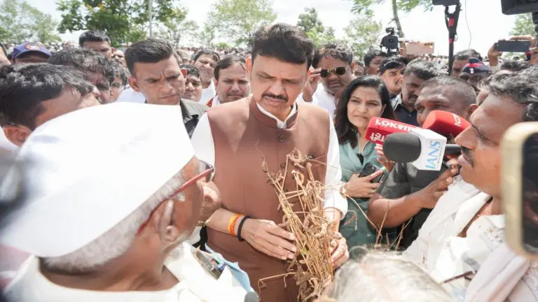 state-government-will-issue-a-relief-order-today-help-drought-affected-farmers-before-diwali-cm-fadnavis-assures