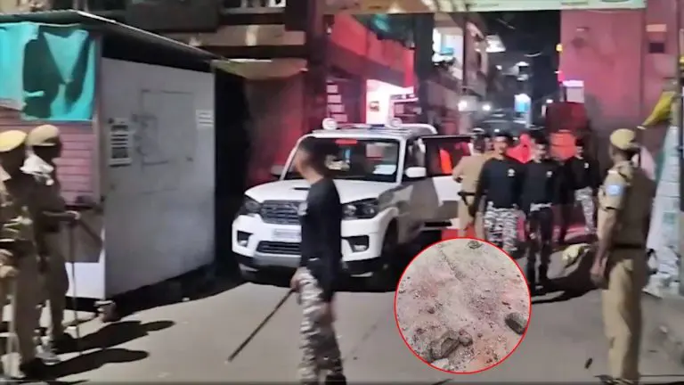 ganesh-immersion-clash-during-ganesh-immersion-procession-in-raver-jalgaon-stone-pelting-between-two-groups