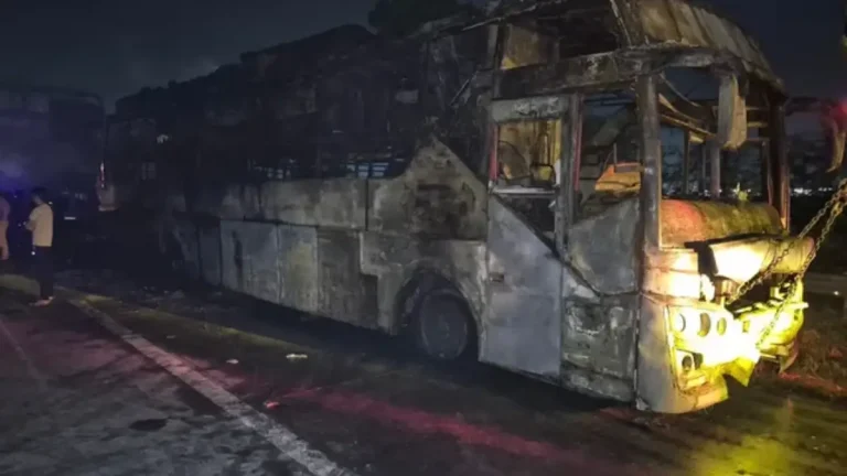 greater-noida-nine-die-in-yamuna-expressway-sleeper-bus-fire