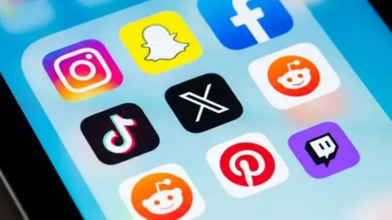 supreme-court-asks-centre-govt-to-regulate-minors-social-media-accounts