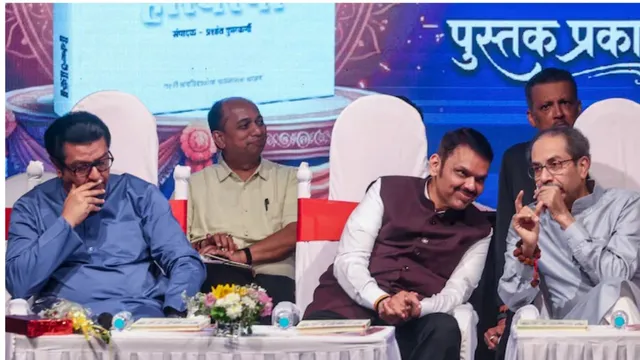 cm-fadnavis-and-the-thackeray-brothers-came-together-on-the-dais-for-a-book-launch
