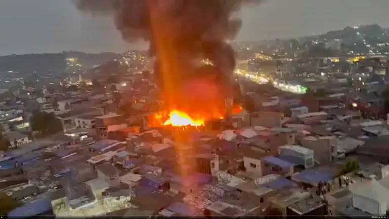 2-people-burnt-to-death-in-a-fire-at-a-scrap-warehouse-in-mumbais-sakinaka