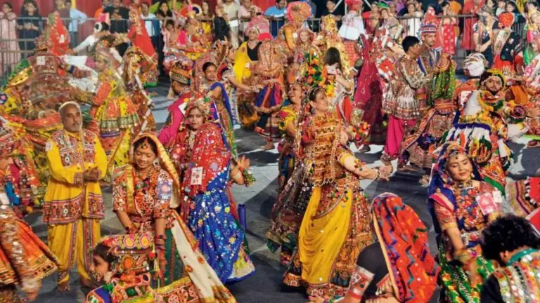 navratri-2026-dates-nine-days-colours-puja-timings-ghatasthapna-shubha-muhurta-time-and-mumbai-celebrations-details