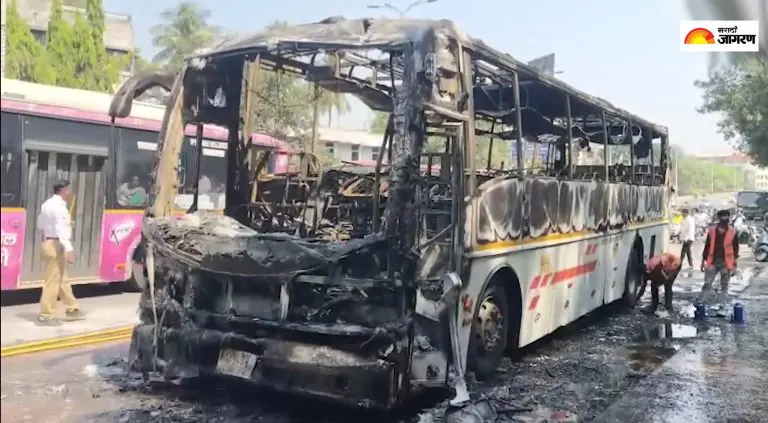 pune-shivai-electric-caught-fire-in-front-of-apollo-hospital-near-swargate