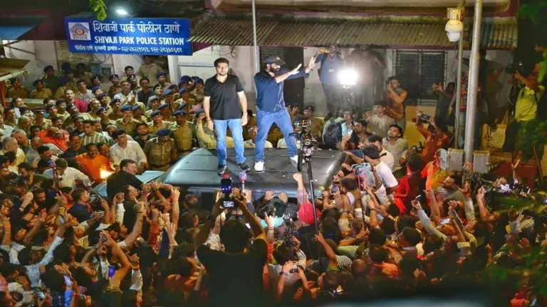 case-registered-against-aaditya-thackeray-and-amit-thackeray-over-shivaji-park-agitation-anjali-damania-also-in-spotlight
