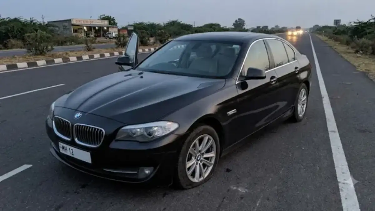 पंक्चर BMW कार रस्त्याकडेला सोडली, दुसऱ्या दिवशी जळालेली आढळली.. आता 14 वर्षानंतर मिळणार 70 लाखांची नुकसानभरपाई