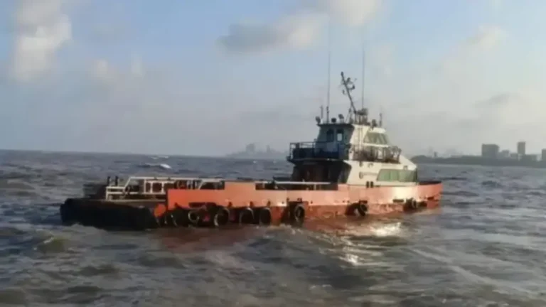 mumbai-news-four-dead-in-toxic-gas-leak-during-mumbai-ship-theft-attempt-marathi-news