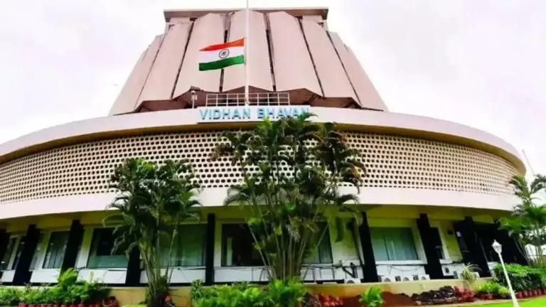 vidhan-parishad-election-39-percent-voting-till-2-pm-in-three-graduate-and-49-percent-in-two-teachers-constituencies
