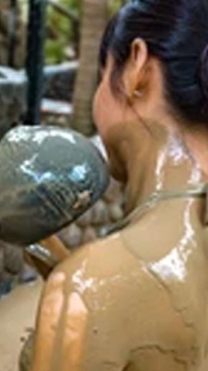 Mud Bath Therapy: जाणून घ्या मड बाथ थेरपीचे आरोग्यदायी फायदे