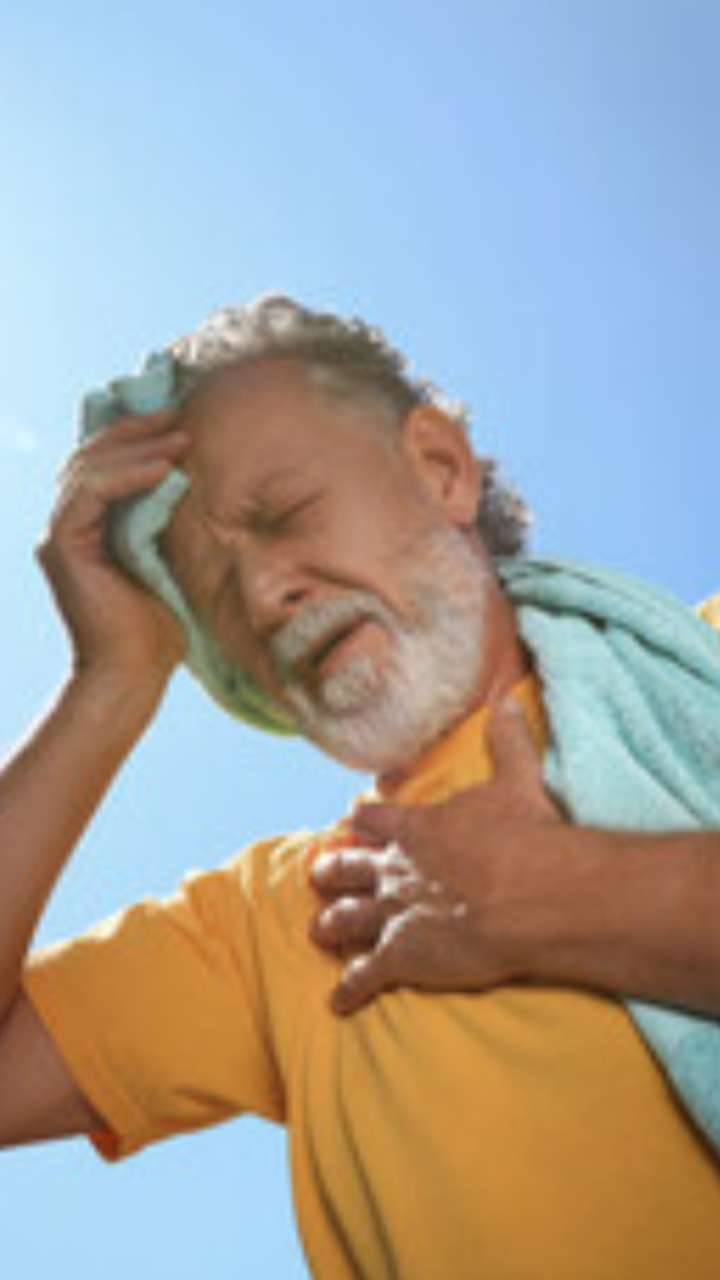 Risk of heatstroke: ही 7 लक्षणे दर्शवतात उष्माघाताचा धोका