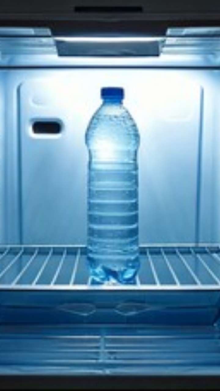 Cold Water Side Effects: फ्रिजमधील थंड पाणी पिण्याचे आहेत हे 5 तोटे