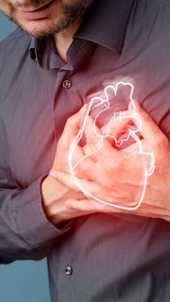 Heart Attack च्या आधी शरीरात दिसतात ही 5 लक्षणे, वेळीच ओळखा