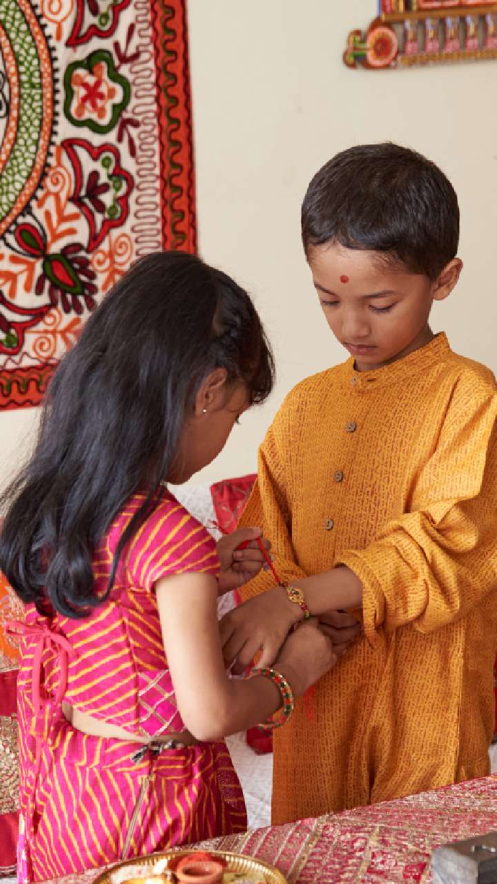 Raksha Bandhan 2025: रक्षाबंधनला या शुभ मुहूर्तावर बांधा राखी, जाणून घ्या तारीख आणि शुभ मुहूर्त