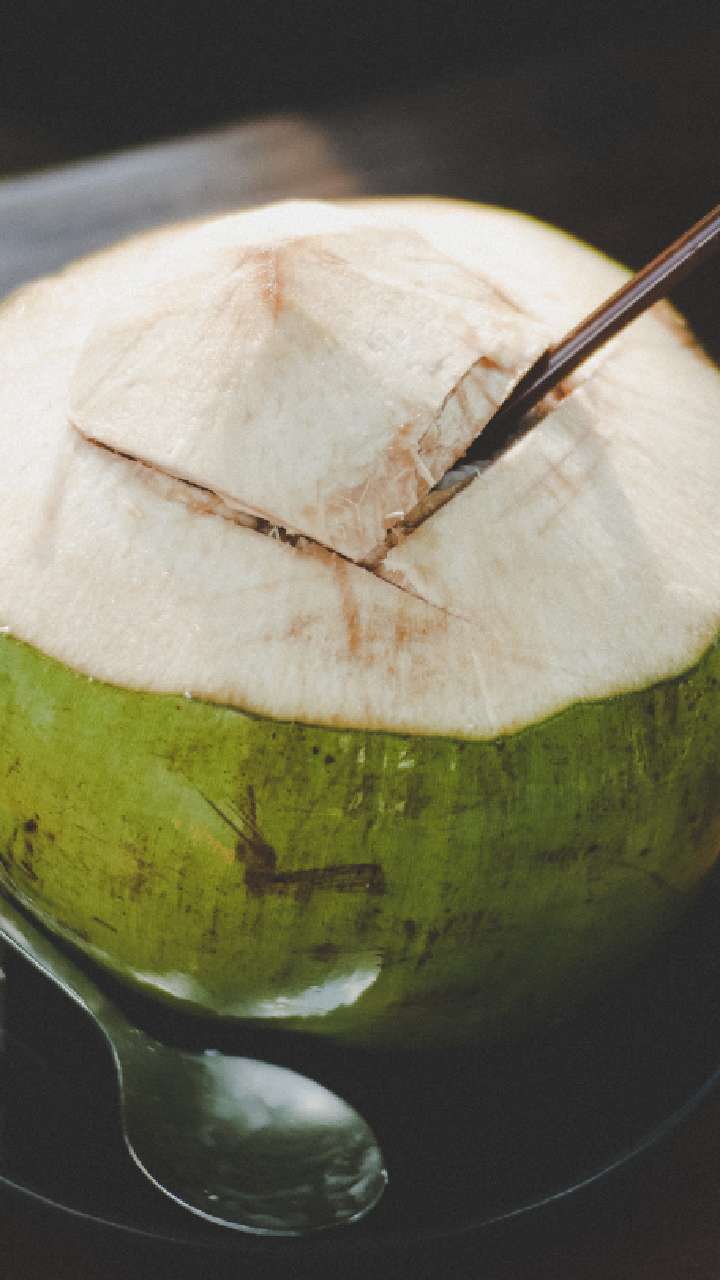 coconut water: या 5 लोकांनी पिऊ नये नारळ पाणी; अन्यथा ते करेल नुकसान