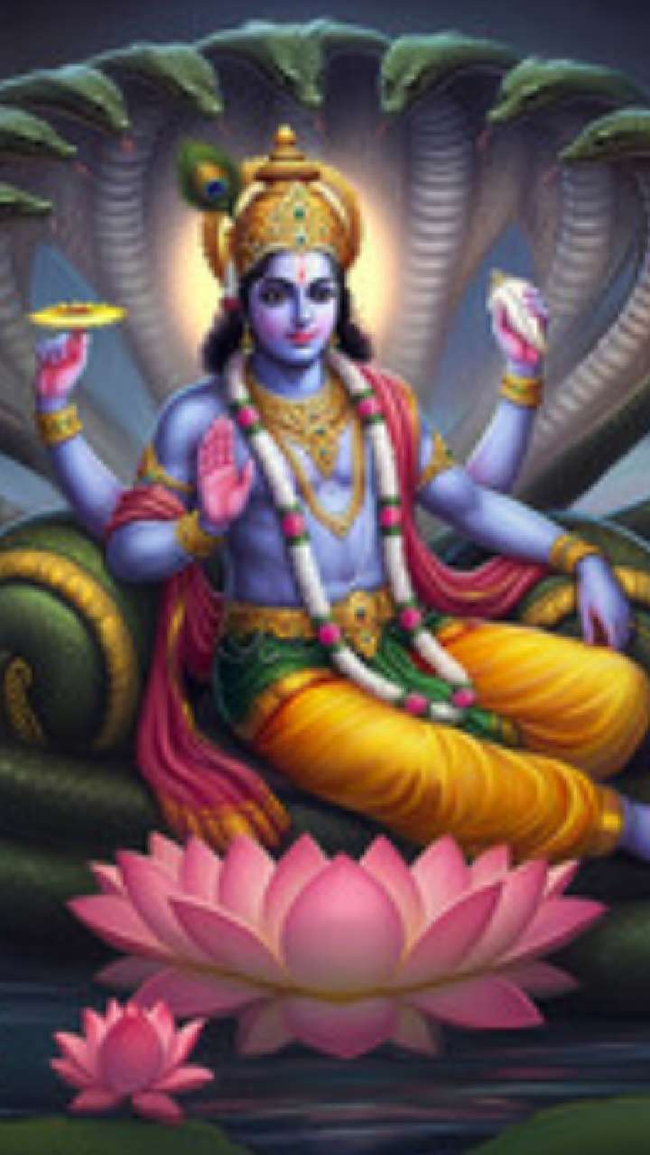 Indira Ekadashi 2025 इंदिरा एकादशीच्या दिवशी शिवलिंगावर अर्पण करा या गोष्टी