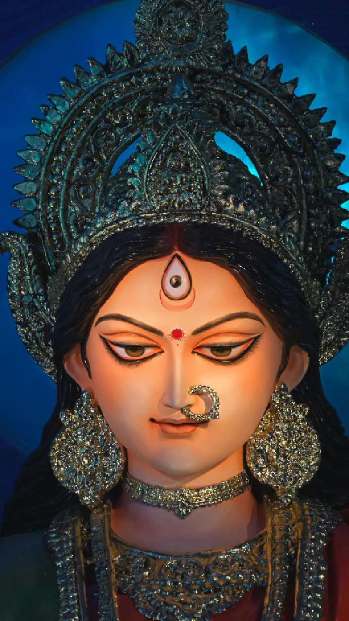 Sharadiya Navratri 2025: नवरात्रात कन्या पूजनाचे महत्त्व काय आहे? जाणून घ्या